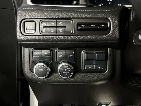 Used 2024 GMC Yukon Denali image 22