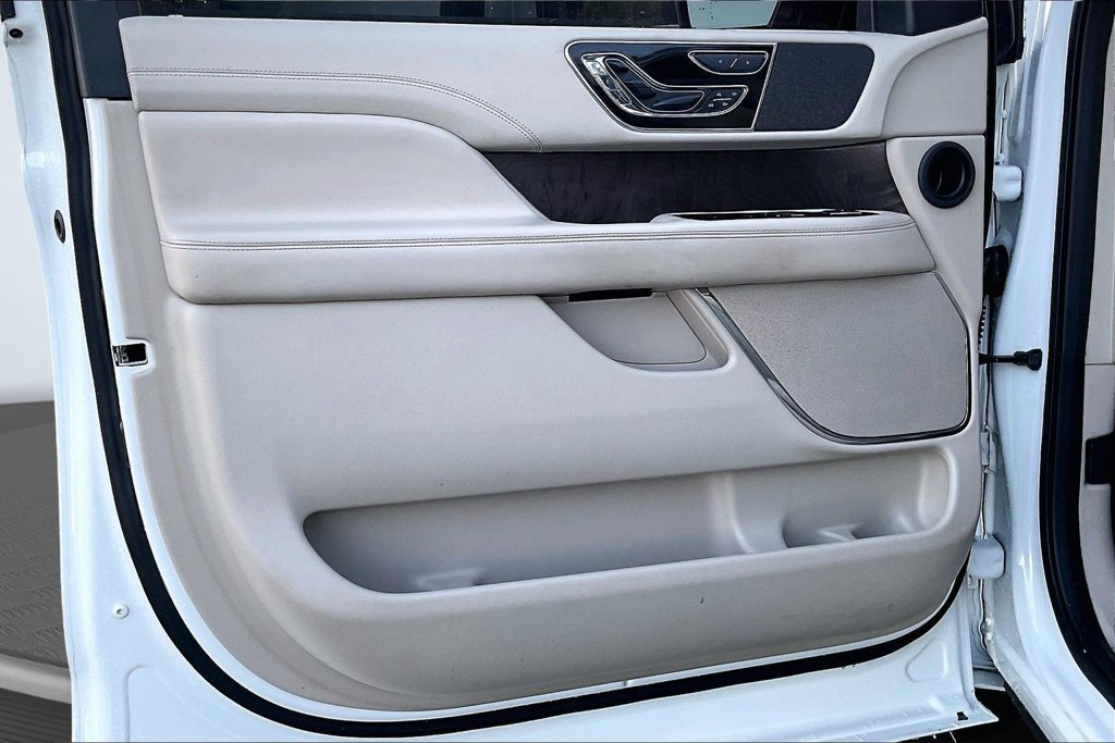Used 2020 Lincoln Navigator Reserve AWD/4WD image 21