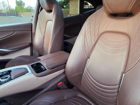 Used 2022 Aston Martin DBX image 14