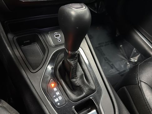 Used 2020 Jeep Cherokee Limited FWD image 18