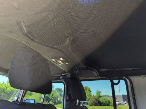 Used 2019 Jeep Wrangler Unlimited Sahara AWD/4WD image 33
