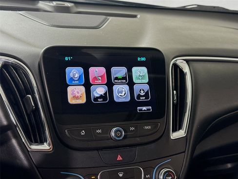 Used 2017 Chevrolet Malibu LT w/ Leather Package image 8