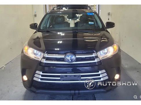 Used 2019 Toyota Highlander XLE image 1