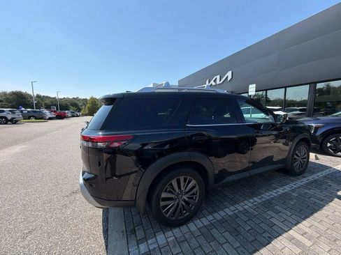 Used 2024 Nissan Pathfinder SL w/ SL Premium Package FWD image 5
