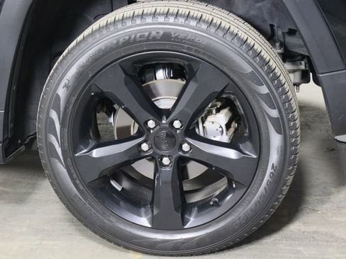 Used 2023 Jeep Grand Cherokee Limited w/ Black Appearance Package image 40