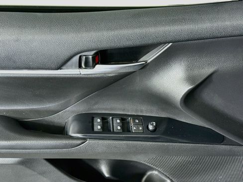 Used 2020 Toyota Camry SE FWD image 23