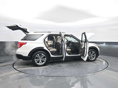 Used 2020 Ford Explorer Platinum w/ Premium Technology Package image 38