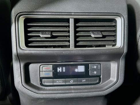 Used 2025 Volkswagen Atlas SE image 23