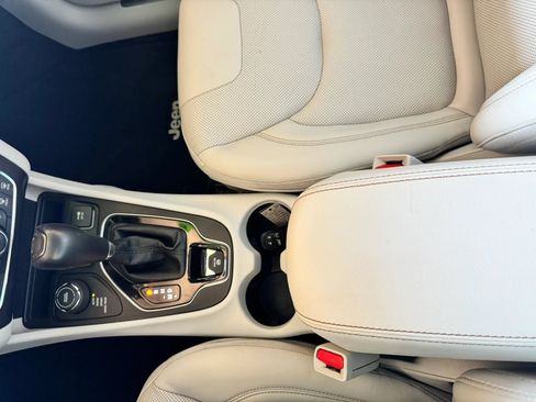 Used 2019 Jeep Cherokee Limited AWD/4WD image 15