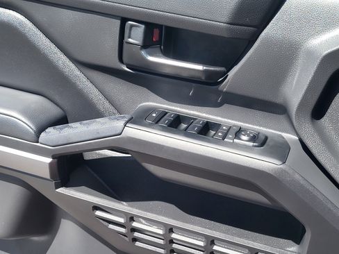Certified 2025 Toyota Tacoma SR5 AWD/4WD image 20