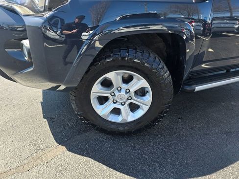 Used 2024 Toyota 4Runner SR5 Premium w/ Moonroof Package image 2