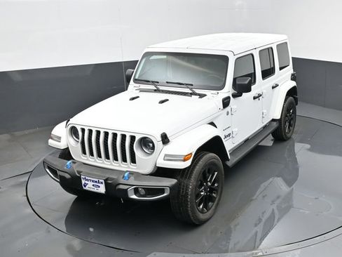 Used 2023 Jeep Wrangler Unlimited Sahara w/ Dual Top Group AWD/4WD image 23