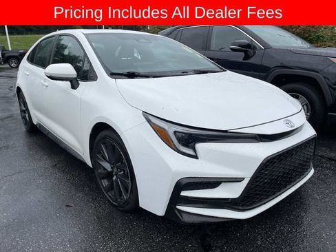 Used 2024 Toyota Corolla SE w/ SE Premium Package FWD image 12