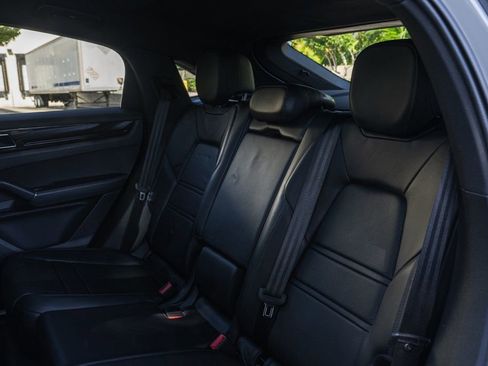 Used 2022 Porsche Cayenne Coupe image 22