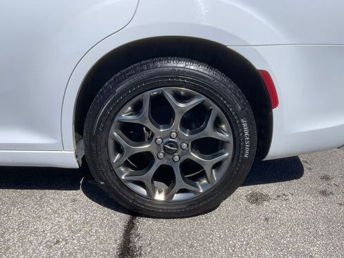 Used 2017 Chrysler 300 S AWD/4WD image 28