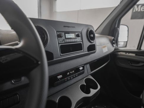 Used 2025 Mercedes-Benz Sprinter 2500 image 28