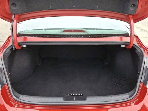 Used 2024 Hyundai Elantra SE image 28