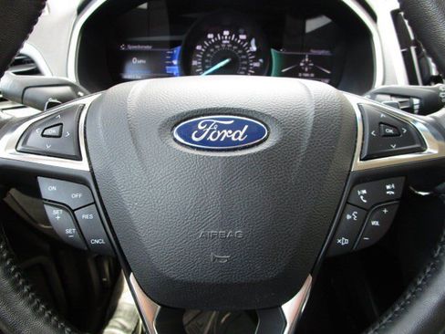Used 2017 Ford Edge SEL w/ Equipment Group 201A AWD/4WD image 21
