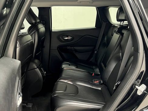 Used 2019 Jeep Cherokee Latitude Plus FWD image 31