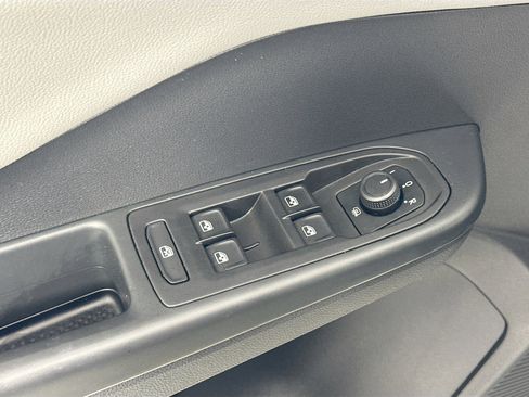 Used 2022 Volkswagen Taos SE image 17