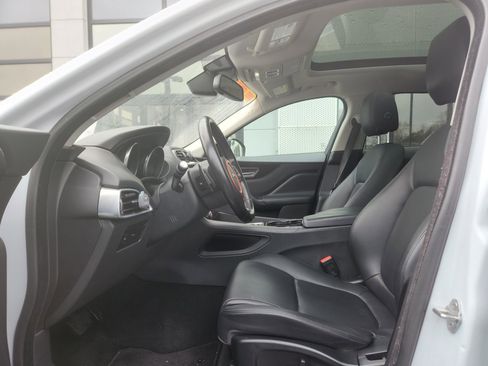 Used 2017 Jaguar F-PACE Premium image 12