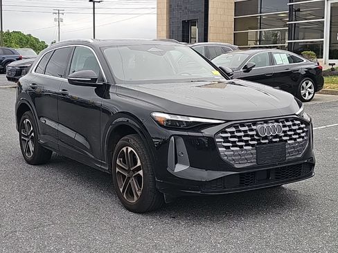 Certified 2025 Audi Q5 Premium Plus w/ Premium Plus AWD/4WD image 1