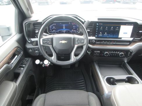 Used 2024 Chevrolet Silverado 3500 LT w/ Convenience Package image 17