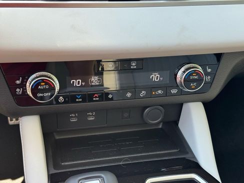 New 2025 Mitsubishi Outlander AWD image 34