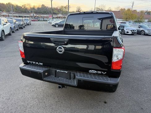 Used 2018 Nissan Titan SV w/ SV Convenience Package image 8