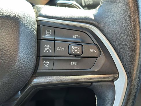 Used 2022 Jeep Grand Cherokee L Laredo image 15