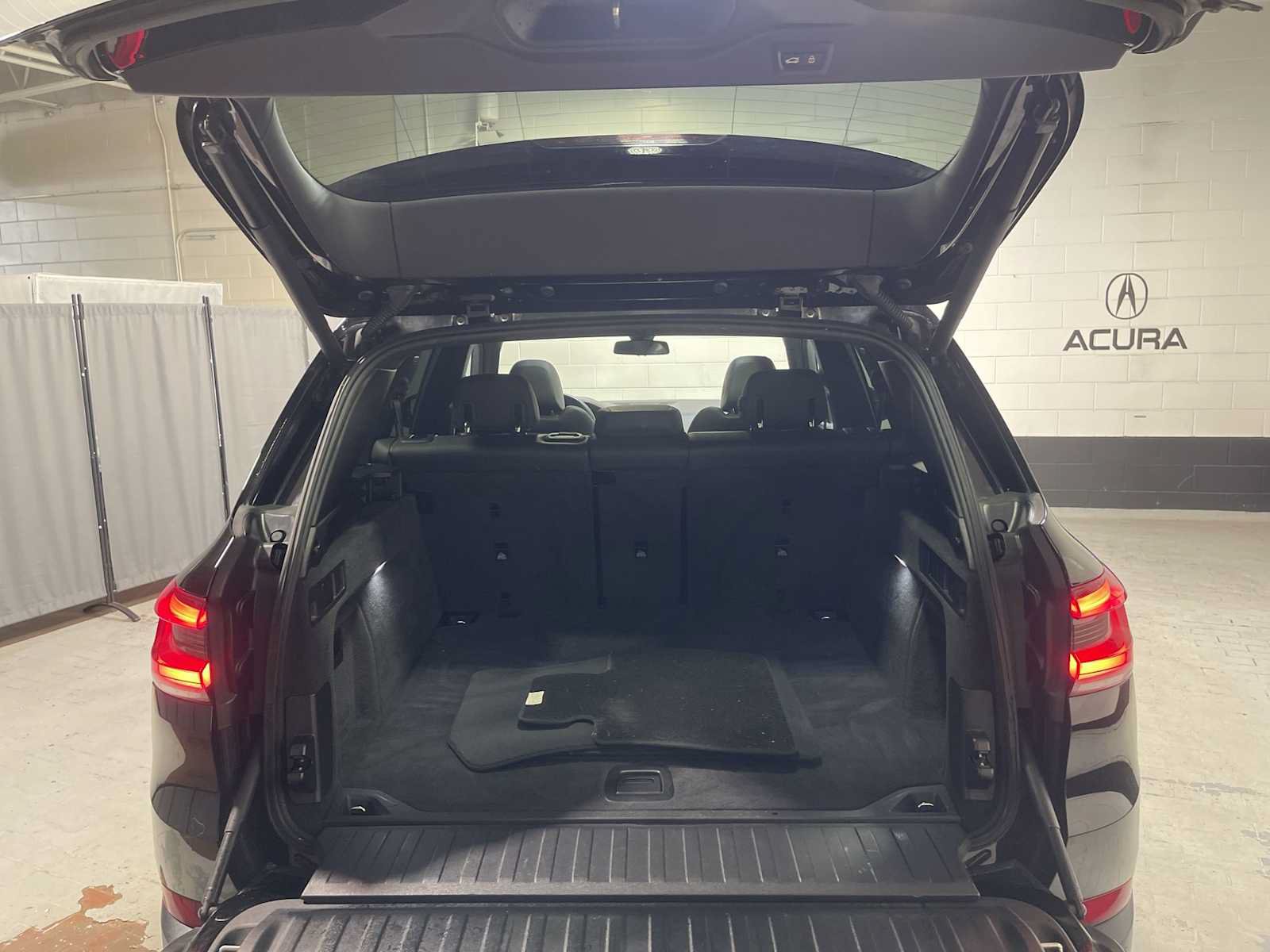 Used 2019 BMW X5 xDrive40i w/ Premium Package 2 AWD/4WD image 19