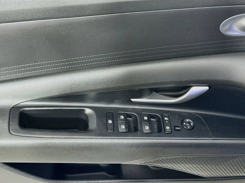Used 2024 Hyundai Elantra SE FWD image 17