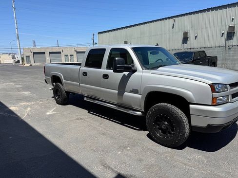 Used 2006 Chevrolet Silverado 3500 LT w/ Heavy-Duty Power Package AWD/4WD image 12