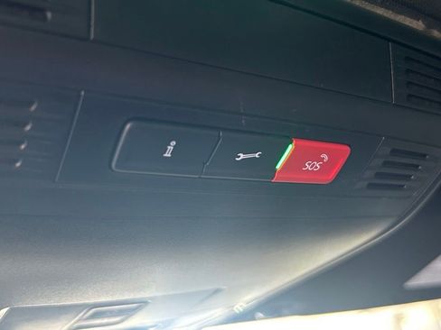 Used 2021 Volkswagen Tiguan SE R-Line image 41