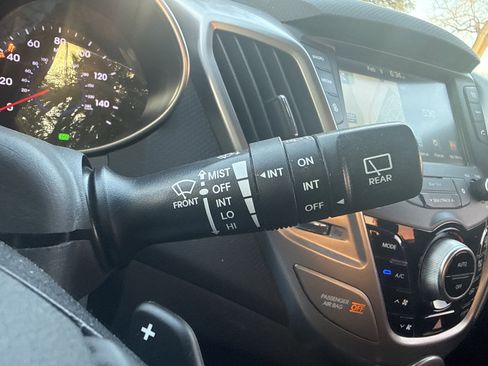 Used 2016 Hyundai Veloster w/ Option Group 02 image 27