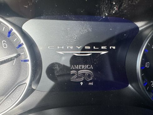 New 2027 Chrysler Pacifica Select AWD/4WD image 17