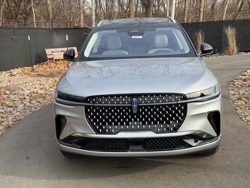 New 2026 Lincoln Nautilus Reserve image 8