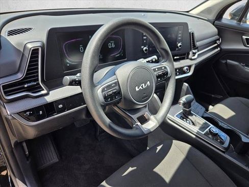 Used 2025 Kia Sportage LX FWD image 9