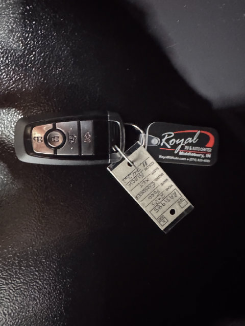 Used 2024 Ford Explorer XLT AWD/4WD image 33