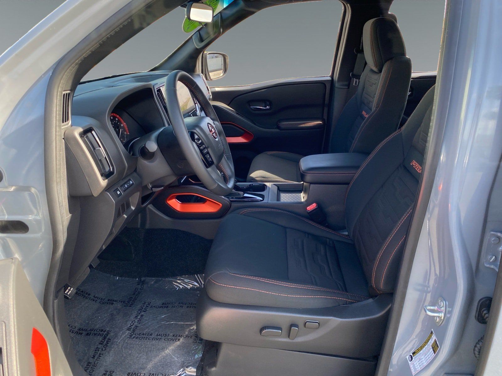 Used 2025 Nissan Frontier PRO-4X AWD/4WD image 9
