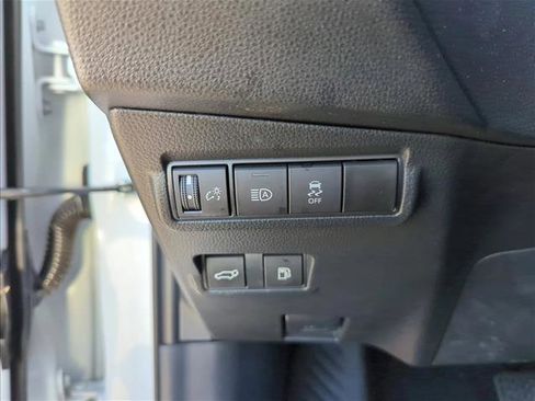 Used 2023 Toyota Corolla Cross AWD Hybrid w/ Convenience Package image 11