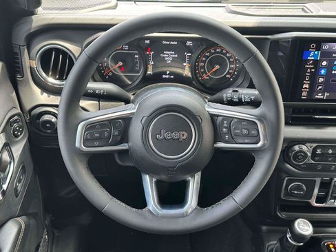 Used 2025 Jeep Wrangler Unlimited Sahara AWD/4WD image 12