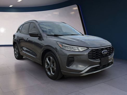 Used 2023 Ford Escape ST-Line w/ Tech Pack #1 FWD image 7