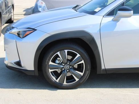 Used 2025 Lexus UX 300h FWD image 4