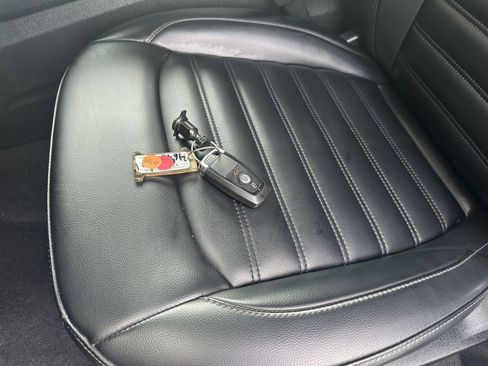 Used 2024 Ford Edge SEL image 21