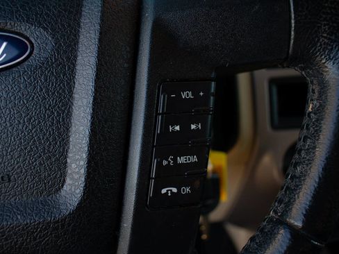 Used 2017 Ford Expedition XLT image 19