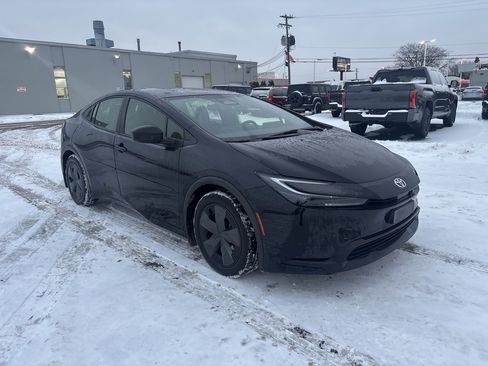Used 2025 Toyota Prius LE image 5