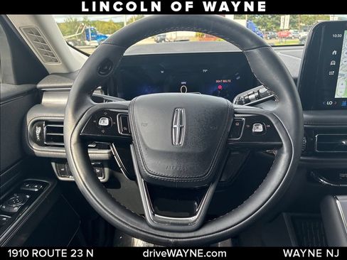 Certified 2025 Lincoln Aviator AWD image 27