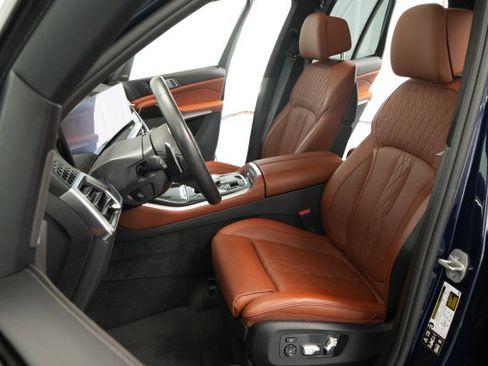 Used 2025 BMW X5 M60i AWD/4WD image 29
