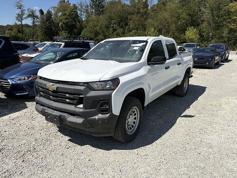 Used 2024 Chevrolet Colorado W/T w/ WT Convenience Package II RWD image 1
